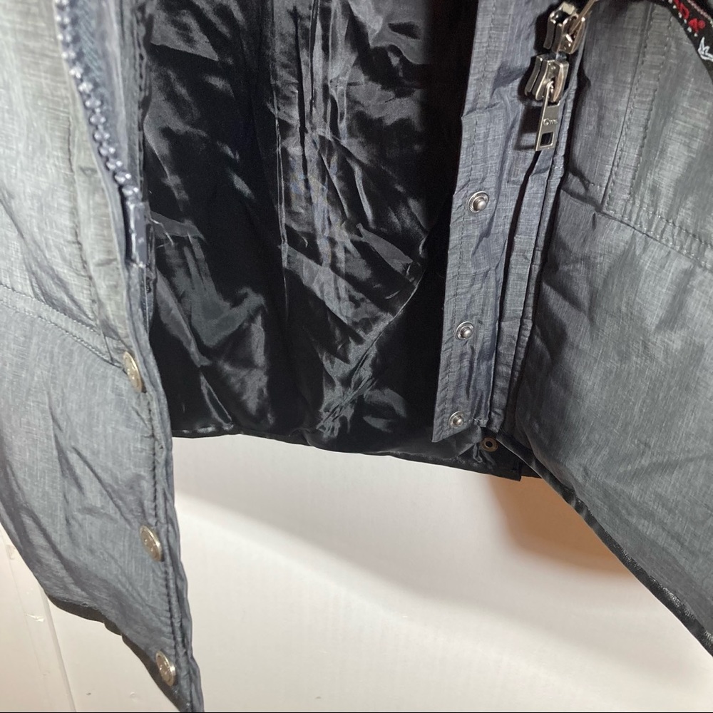 Canada Weathergear winter jacket. Size Medium - Picture 4 of 12